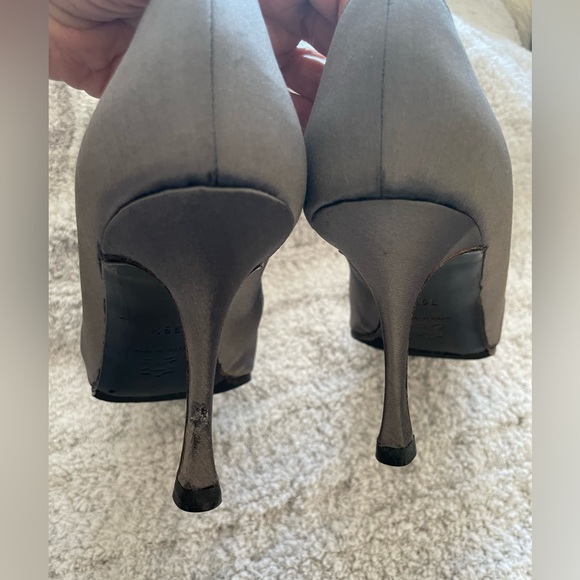 Manolo Blahnik Crystal Embellished Silk Satin Pumps Heels Size 39-1/2. Italy - Picture 6 of 6
